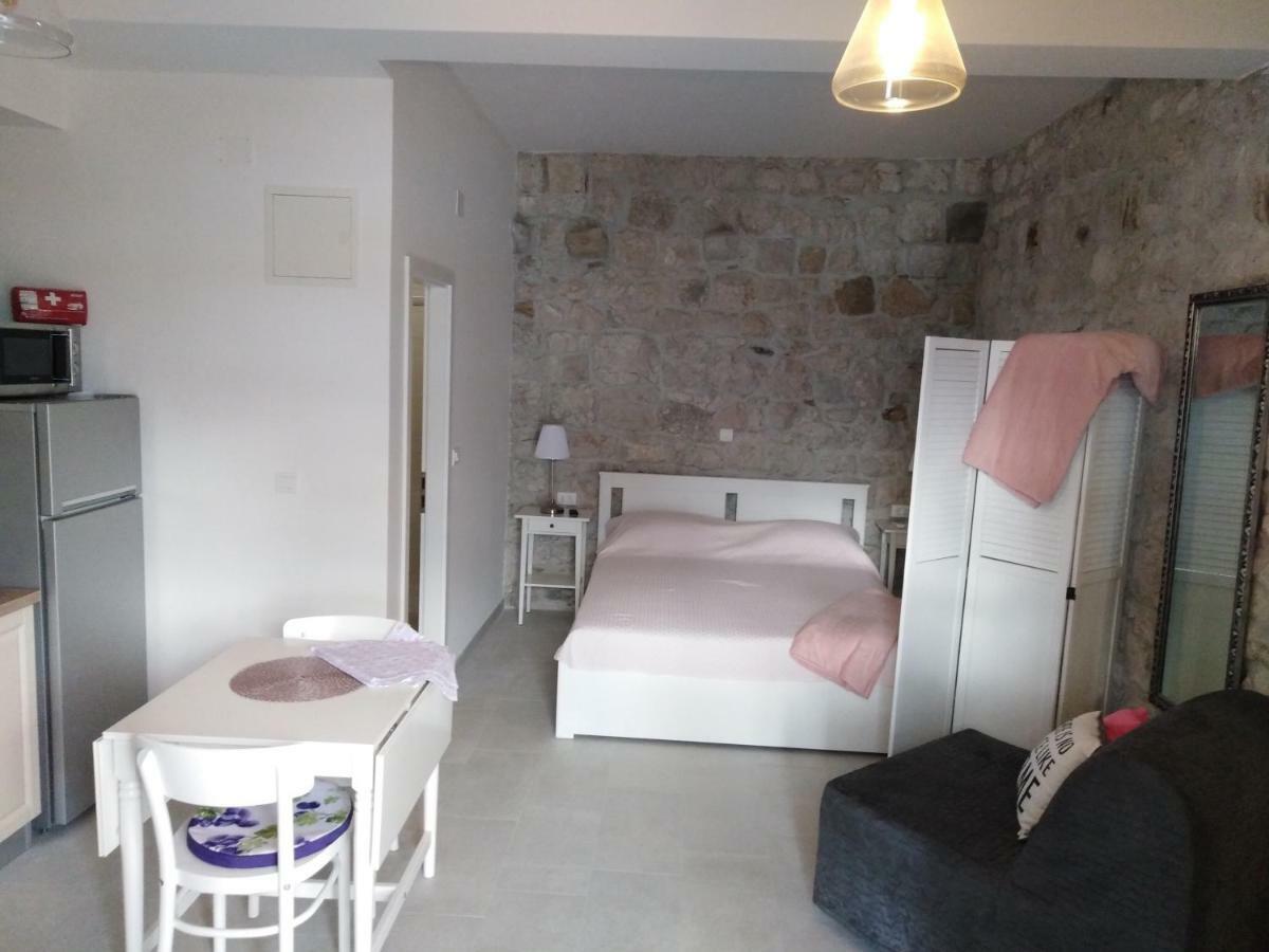 Apartment Iris ตราสนิสเซ ภายนอก รูปภาพ